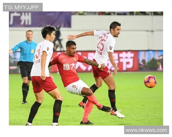 广州富力与广州恒大激战正酣谁能在这场城市德比中笑到最后